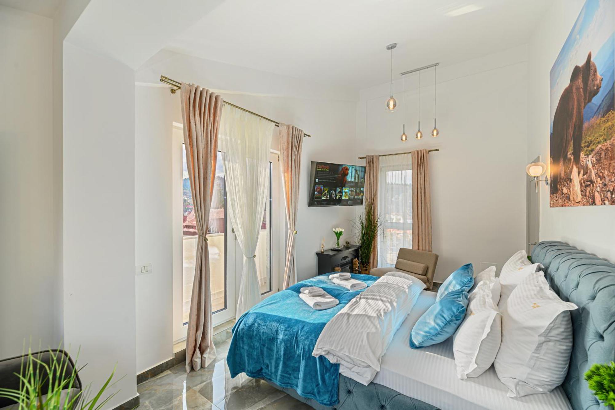 Ayasi Luxury *